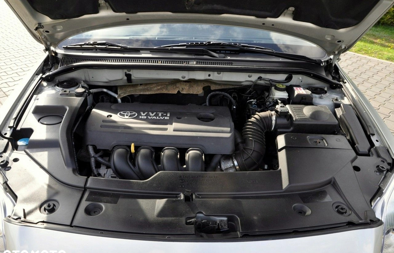 Toyota Avensis cena 17900 przebieg: 211258, rok produkcji 2005 z Dzierzgoń małe 742